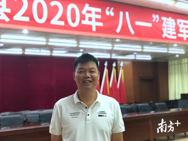 佛冈县石角镇黄花村委会书记李庚原获评365bet中文(中国)官方网站
最美退役军人。程浩 摄