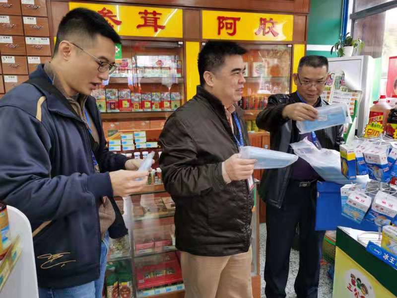 检查组检查药店.jpg