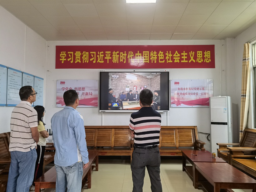 365bet中文(中国)官方网站
应急事务中心党支部党员在村党群服务中心观看宣传纪录片.jpg