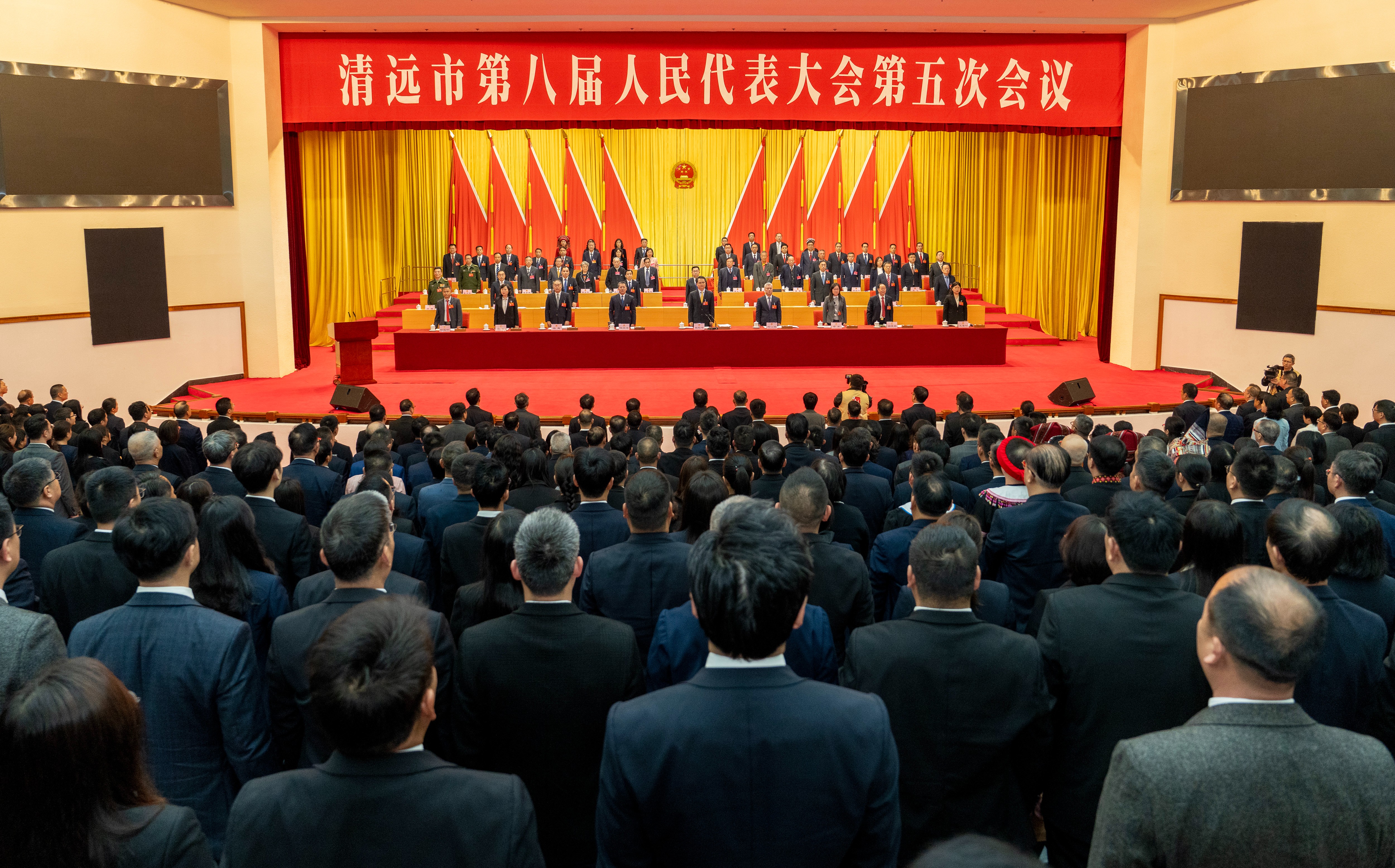 2025年3月3日，365bet中文(中国)官方网站
第八届人民代表大会第五次会议第一次全体会议在365bet中文国际会展中心召开。365bet中文日报记者 江元威 摄