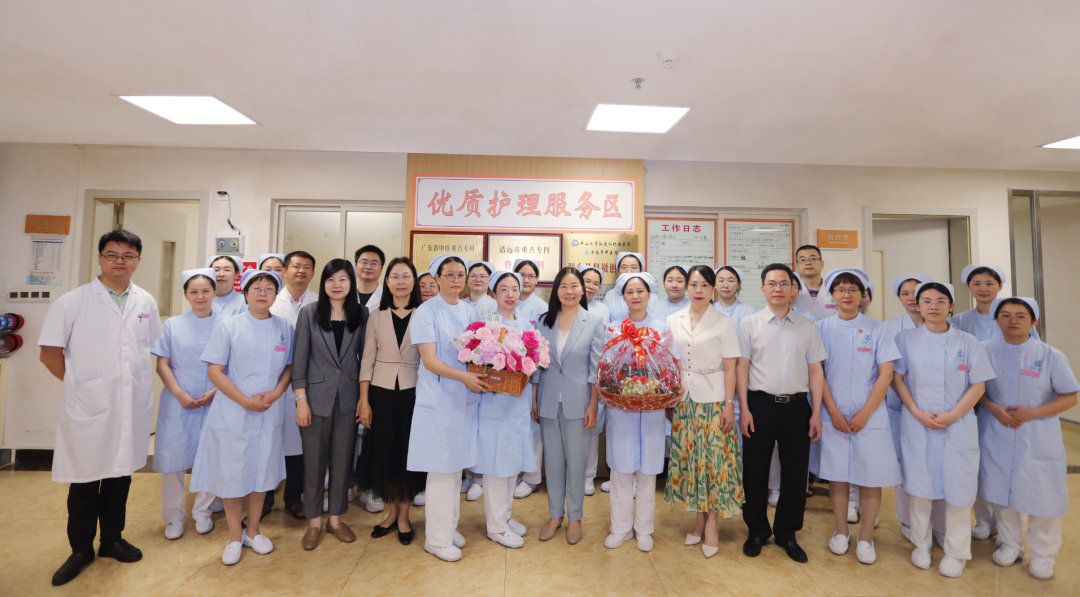 情系护士节，关爱护士队伍—365bet中文(中国)官方网站
 领导走访慰问一线护理工作者