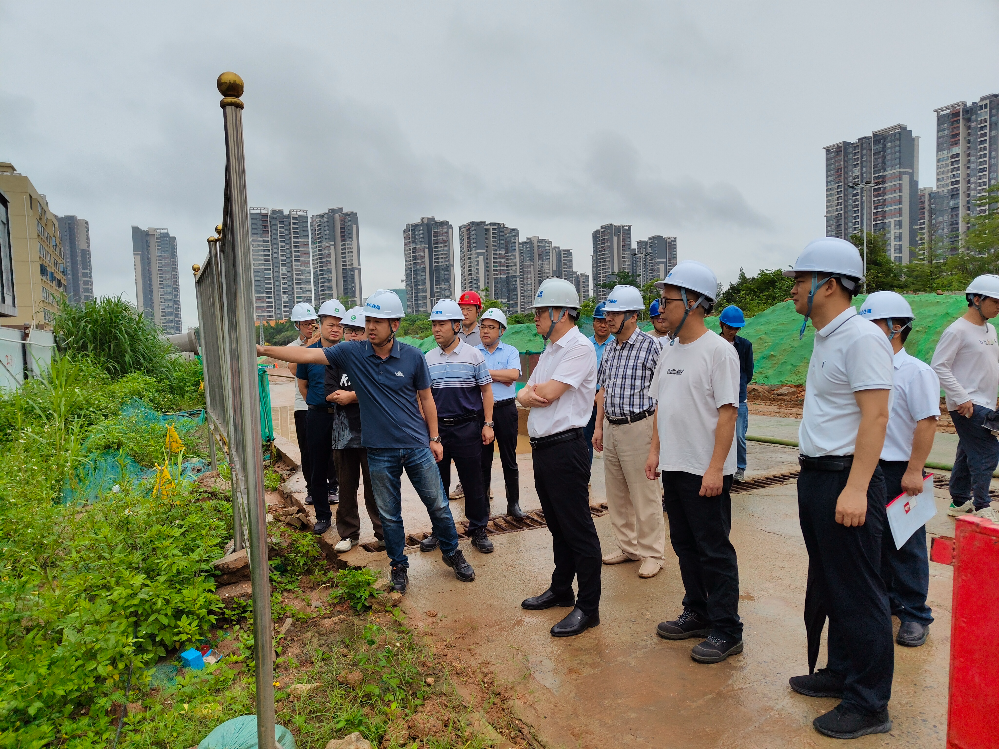 市分管领导到365bet中文峡山西路督查指导施工质量安全及项目建设工作